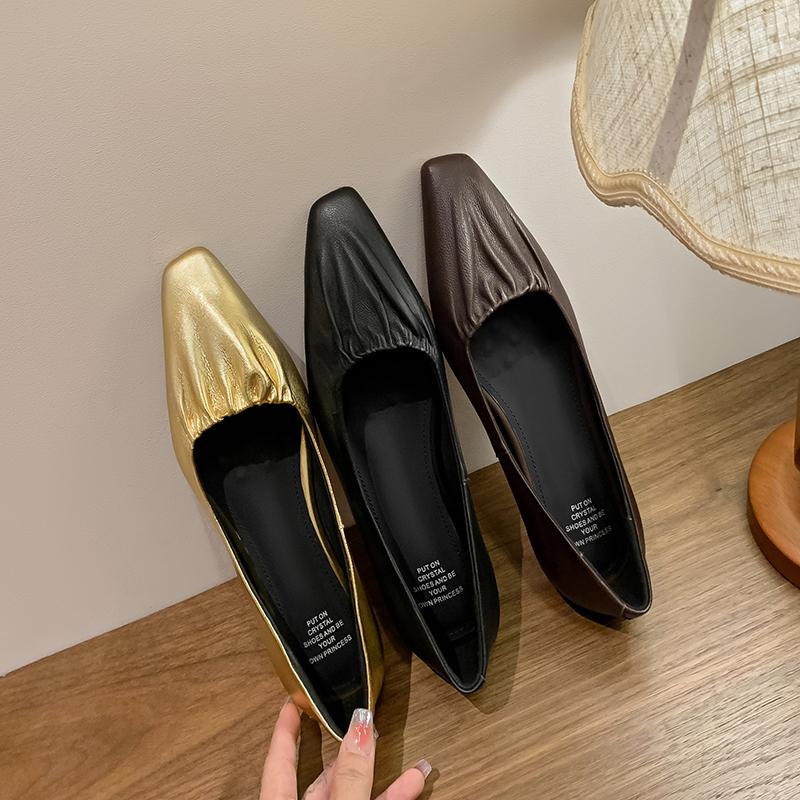 Leather Work Heels - 女性の新しい春と秋のレザープリーツスクエアトゥローヒールソフトプレーン表面高級感のある通勤ワークシューズ